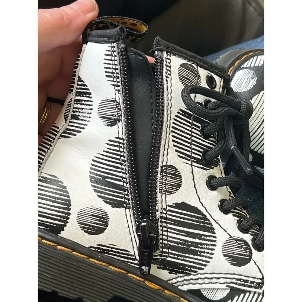 DR‎ MARTENS KIDS 1460 POLKA DOT BOOT - BLACK/WHITE size 11